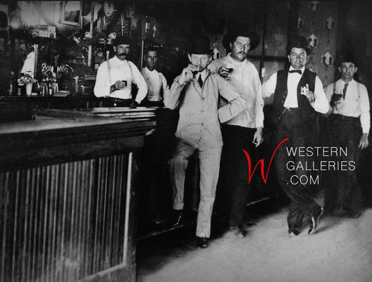 Vintage | Texas Saloon - Men Inside Bar