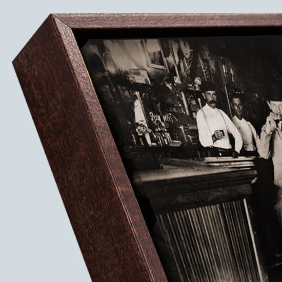 Vintage | Texas Saloon - Men Inside Bar
